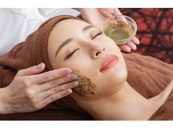 心斎橋 ルヴィ(REVI)/肌改善｜次世代ハーブピーリング