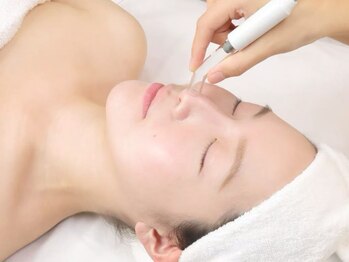 クイーン ビューティーサロン 大久保本店(Queen Beauty Salon)の写真/【大久保駅徒歩1分】美人はお肌から♪毛穴/ニキビケア◎毛穴洗浄で皮脂汚れ/黒ずみを除去して水光肌に★