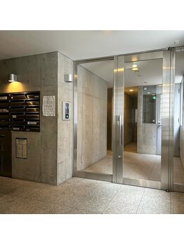 ヨモギー 麻布十番店(YOMOGii)/オートロックのエントランス