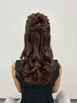 ミカヅキ 赤坂/お花アレンジハーフアップ！