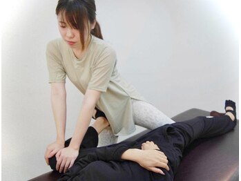 ココカラストレッチ 中崎町店(KOKOKARAストレッチ)の写真/【体のゆがみ、ストレッチでリセット★】グーッと強めストレッチが大好評◎凝った首,肩,全身にお悩みの方♪