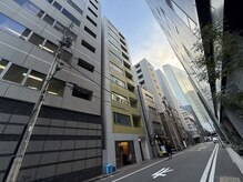 サロン ド ココ(salon de koko)/黄色いビルが目印です