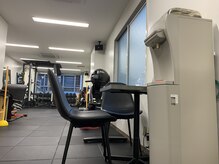 レイ フィットネス スタジオ(RAY FITNESS STUDIO)の雰囲気（ウオーターサーバー完備！集中できる静寂空間！）