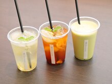 オシャレなカフェも併設♪健康的なお食事やドリンクをご用意♪