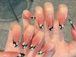 甘すぎない可愛いネイル