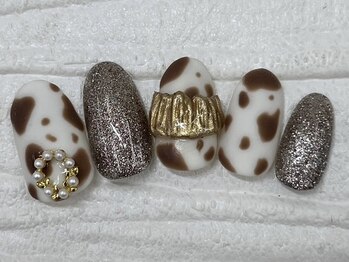 ハニービービー(Honey Bee Bee)/牛柄秋ネイル