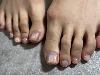 ネイルズヴィナティ(Nails VINATI)の写真/フットネイルで足元から気分を上げていきましょう☆事前のご連絡でハンド＆フット同時施術も可◎