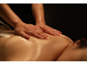 シア スパ(SIA SPA)/背中コルギマッサージ