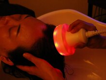 雅菜(miyabina)/頭皮からリフトアップ効果！EMS