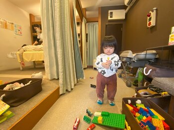 子育てママの整体サロン/施術中のお子様の様子