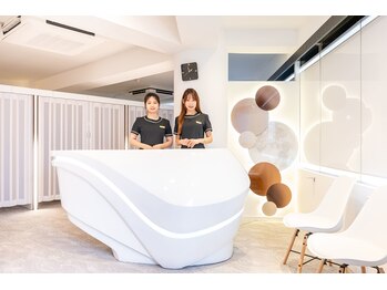 王整体院 梅島店/落ち着きある受付スペース~