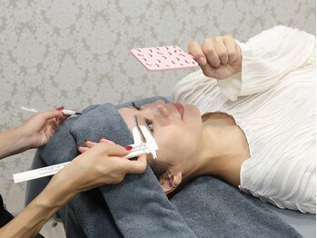 クリル(Kuril)/デザインした眉毛の太さを計測♪