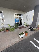 サロンケイ(Salon K)/入口　整骨院と同じ入り口です