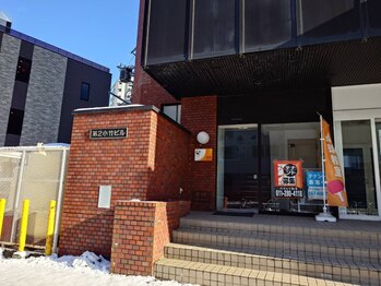 ナオル整体 札幌白石院(NAORU整体)/ビル入り口
