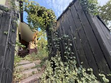 ワライフ(WaLife)の雰囲気（外観写真になります真ん中のエントランスからお入りください。）