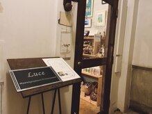 ルーチェ(Luce)の雰囲気（歴史ある建物の階段を登り、こちらの扉を開けて店内へどうぞ。）