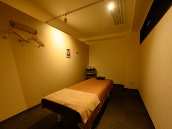 ドクターヘッド プレミアム 新横浜店(Dr.HEAD PREMIUM)/開放感のある店内