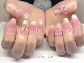 キティちゃん×グラデネイル