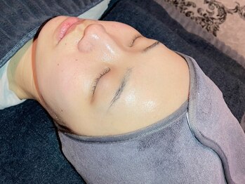 ジュエリースキン(JewelrySkin)の写真/「見惚れるほどの素肌美へ」「スッピンなのに自信が出る肌。」肌って、変わると人生も変わる。
