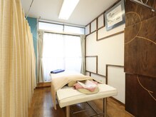 ファイン(FINE)/幅の広い施術台