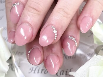 ヒロネイル(Hiro Nail)の写真/【店内徹底換気消毒】噛み爪・深爪でお悩みの方必見！深爪矯正で爪の形を整えて、スラっと美しい指先へ♪