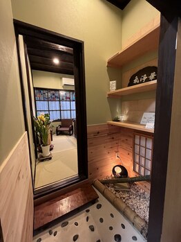 キヨラカ(氣浄華 kiyoraka)/坪庭風玄関♪