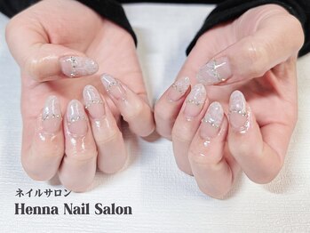 レースデザインのネイルアート