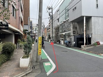 ポーラ 自由が丘南口店(POLA)/無印良品の角を左に曲がる。