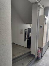 リリーズ カフェ サロン(Lilly's cafe salon)/店舗入り口扉