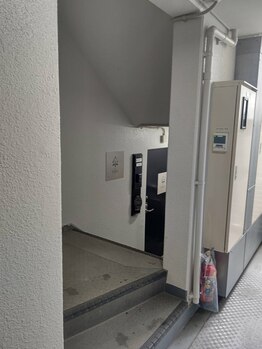 リリーズ カフェ サロン(Lilly's cafe salon)/店舗入り口扉