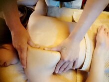 グロウ(GLOW)/肩甲骨回りもグゥ～っと施術！