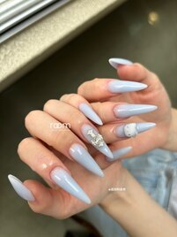ロングネイル×メタルパーツ
