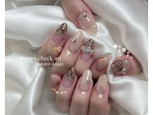 アロワ(Arowa)/ブラウンチェック柄ネイル