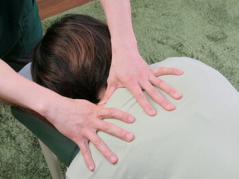 椎名亮 整体院/肩の施術です