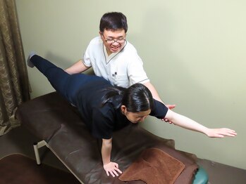 まごんて整体院/検査【ストレッチ/背中/巻き肩】