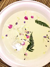 ベスト整体/足湯はクレイ*ハ-ブ*アロマ*花