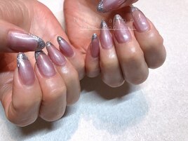 キラキラフレンチネイル