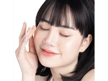 ジュエリースキン(JewelrySkin)の写真/「もう隠さない毛穴!専用機器で詰まり・開き・黒ずみ一掃」
＼角栓吸引×毛穴洗浄でスッキリつるん肌／