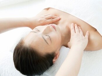 シャンティ(SHANTI)の写真/《ホットストーン付アロマリンパ130分》がおススメ！肩・首こり,背中の張りなど1人1人の状態に合せて施術◎