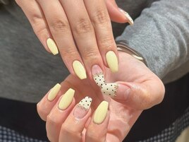 ドットハーフフレンチネイル