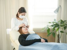 シエスタメル アイラッシュアンドリラクゼーション(SIESTA MELU)/施術はリクライニングソファで。