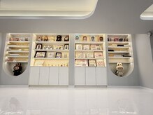 ユズ 矢場町大須店(YUZU)の雰囲気(選べるカラー5000色・マグネット2000色・パーツ種類2000個以上)
