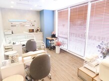 ビーエヌネイル(BN NAIL)の雰囲気（KPOPが流れており、清潔な店内でお出迎え致します♪）