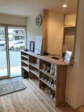 春日井治療院/受付・玄関からの風景