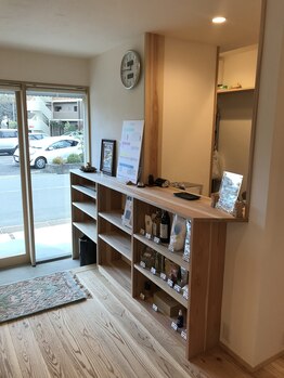 春日井治療院/受付・玄関からの風景