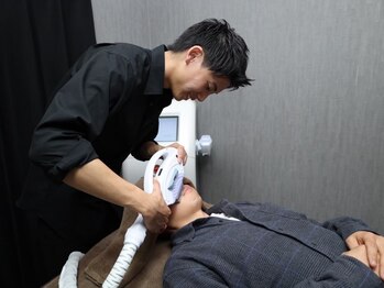 サンライズ(Sunrise)の写真/【夜23時まで営業！】駅近なのでお仕事帰りにも通いやすい◎毎日の髭剃りからの解放★朝の時間短縮にも◎