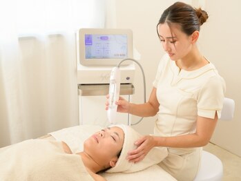ワイアンドワイ(Y&Y)の写真/《潤い導入》ベビ-ソ-ム高濃度臍帯血水光エア-で内側から潤い溢れるお肌に♪乾燥肌・敏感肌の方にも◎