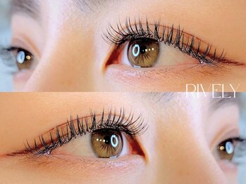 アイラッシュサロン リブリー(RIVELY)の写真/厳選エクステ使用☆ナチュラルな仕上がりなのに、きちんと"目ヂカラ"UP《フラットラッシュ100本まで¥4980》