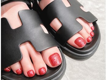 パザパネイル(pas a pas nail)の写真/個室でリラックスしながらフットネイルがかわいいと話題!特別な足元を演出して◎