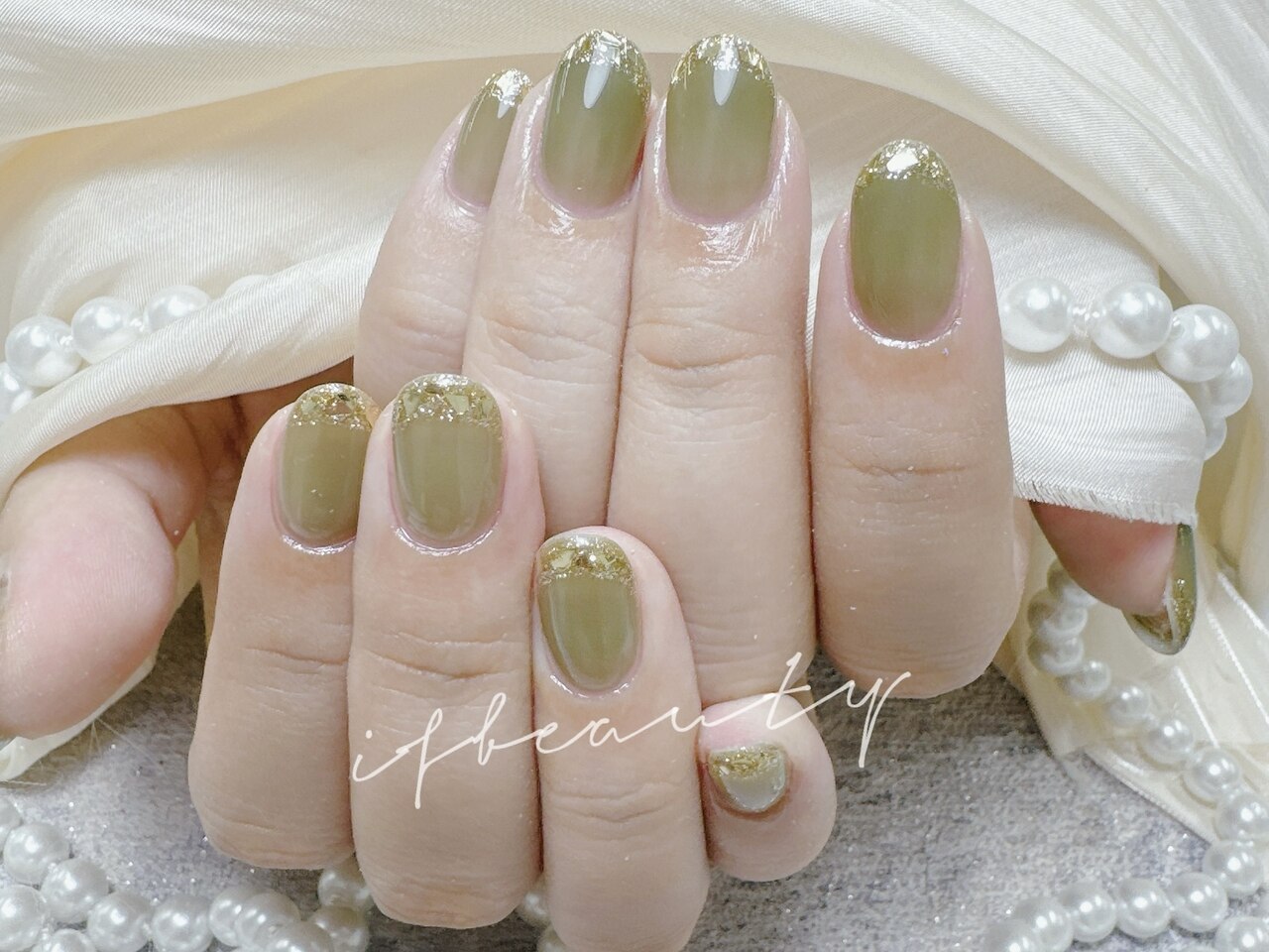 2026年冬トレンド】グリーン フレンチのネイルデザイン集｜人気